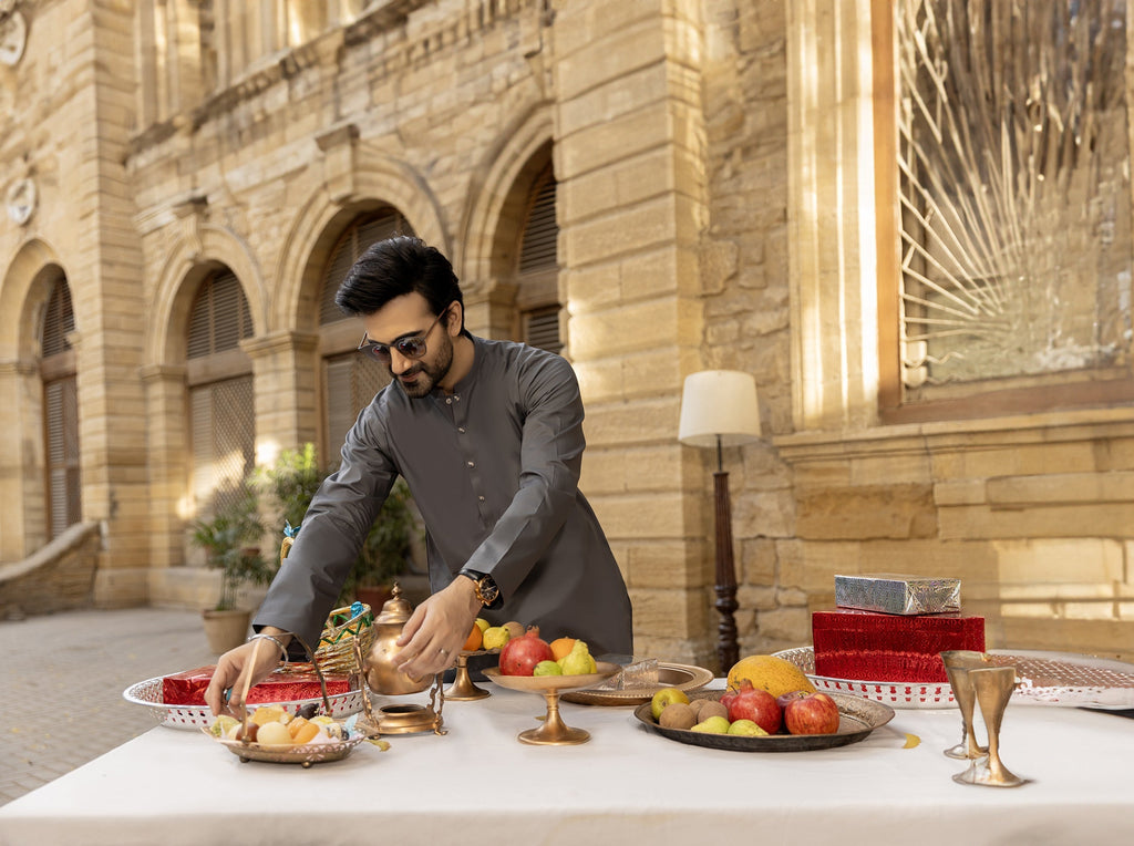 Dark vs. Light Colors: Which Shalwar Kameez Suits You Best?