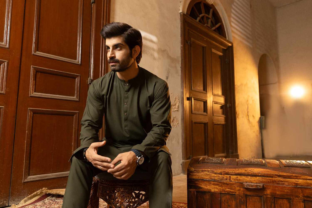 Winter Street Style: Layering Shalwar Kameez With Contemporary Jackets