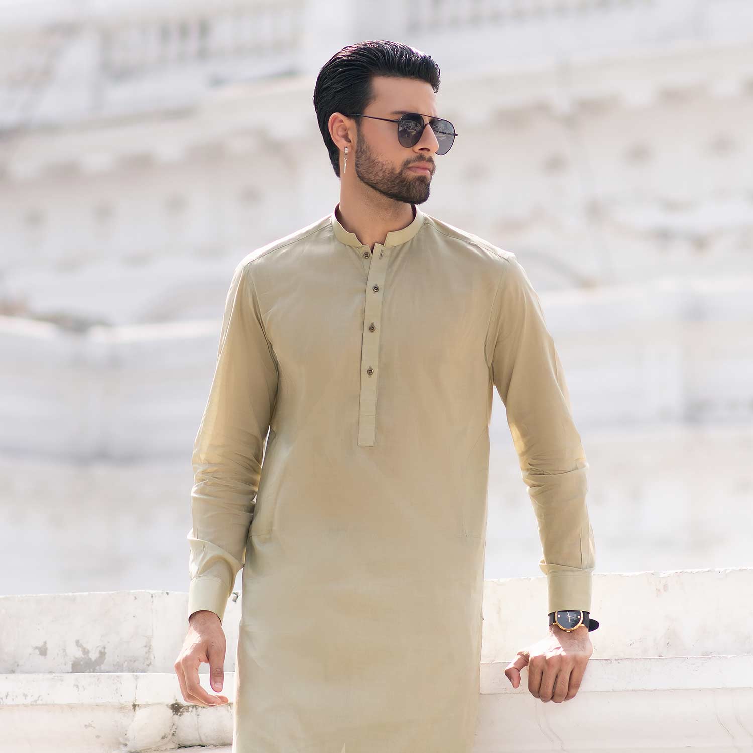 How to Choose the Best Men’s Lawn Suits for Summer Comfort